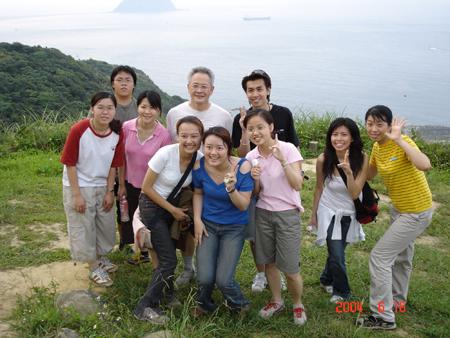 2004 (28).jpg - Jun 16, 2004 迎新送舊(與老師一同登山) [Lab newcomer welcome party]-2